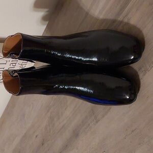 Brand new pair of AQUATALIA  sizes 9M